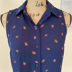 Banana Republic Strawberry Top 🍓